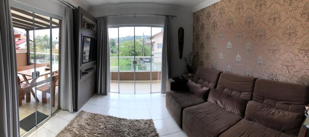  Belíssima casa com 4 quartos