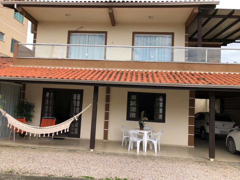  Belíssima casa com 4 quartos