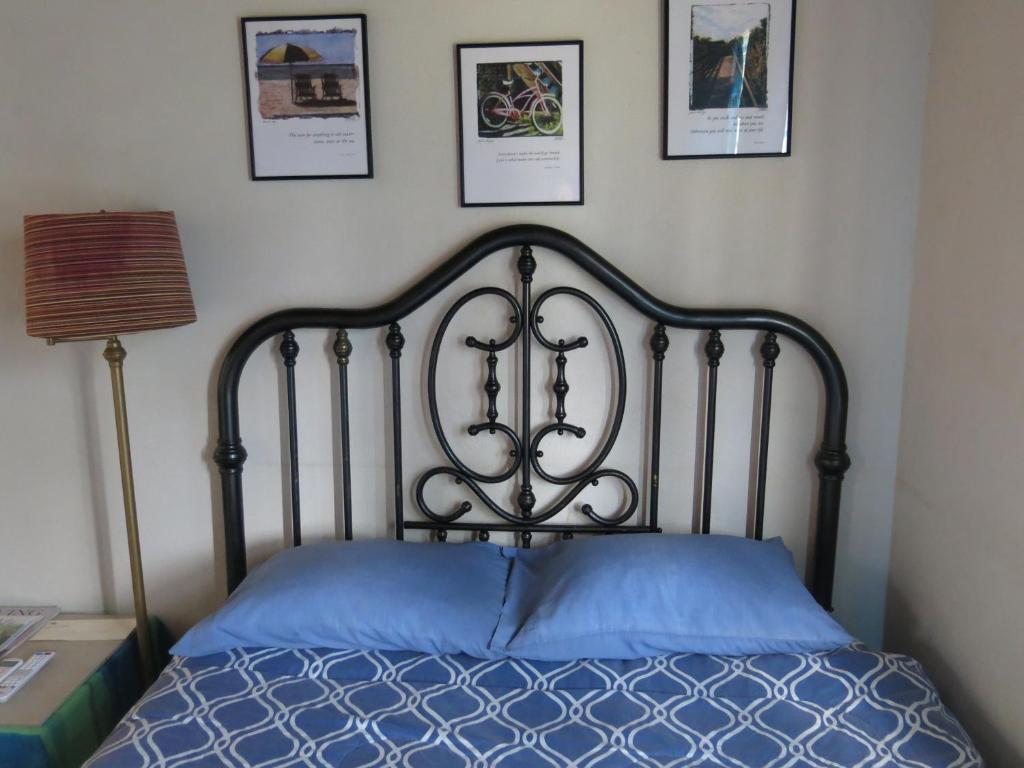 Postel nebo postele na pokoji v ubytování Gemini House Bed & Breakfast