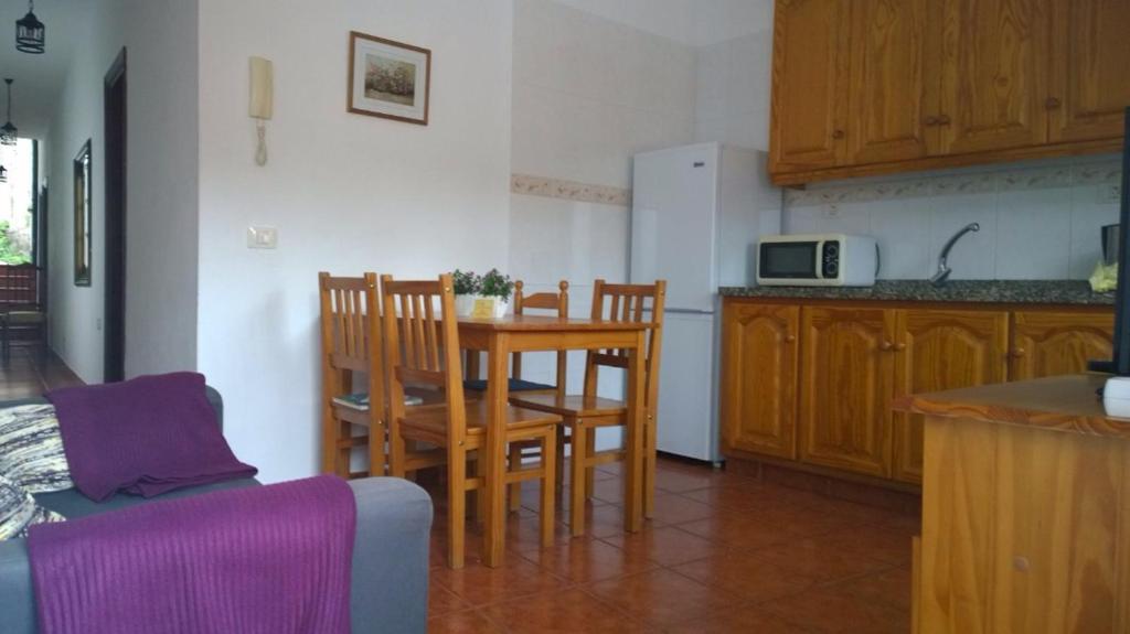 a kitchen with a table and chairs in a room at Casa del Cu bano B- Biosphere Reserve in Santa Cruz de Tenerife