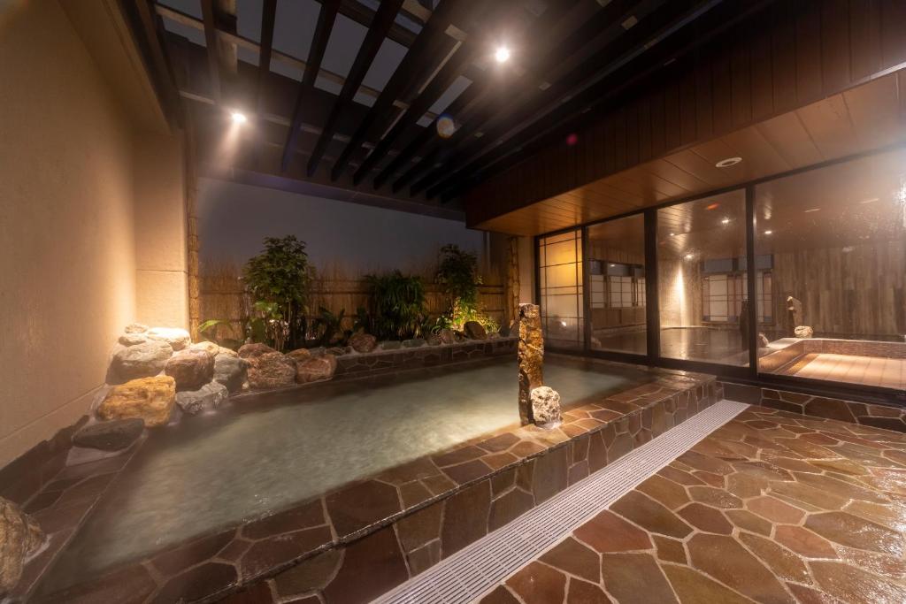 a swimming pool in a building with a swimming pool at Dormy Inn Kawasaki Natural Hot Spring in Kawasaki