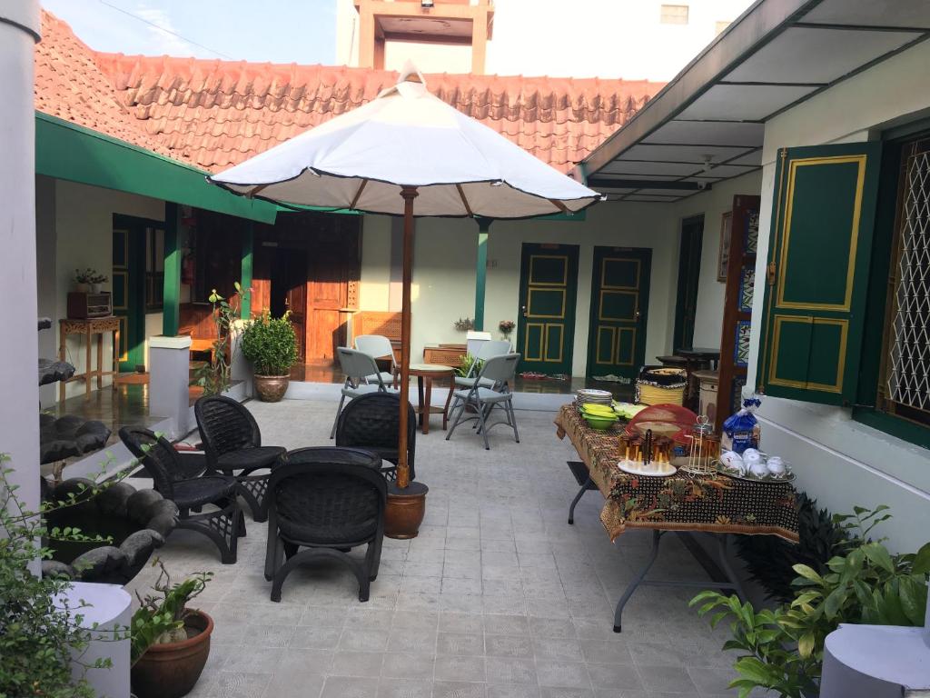 Patio nebo venkovní prostory v ubytování Pamularsih Homestay