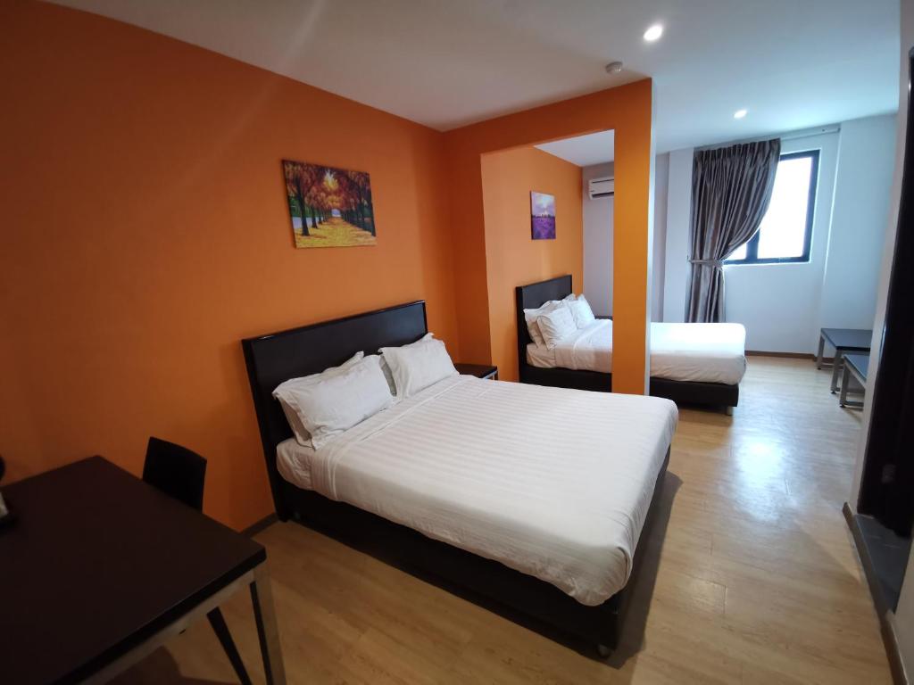 Postel nebo postele na pokoji v ubytování Padungan Hotel