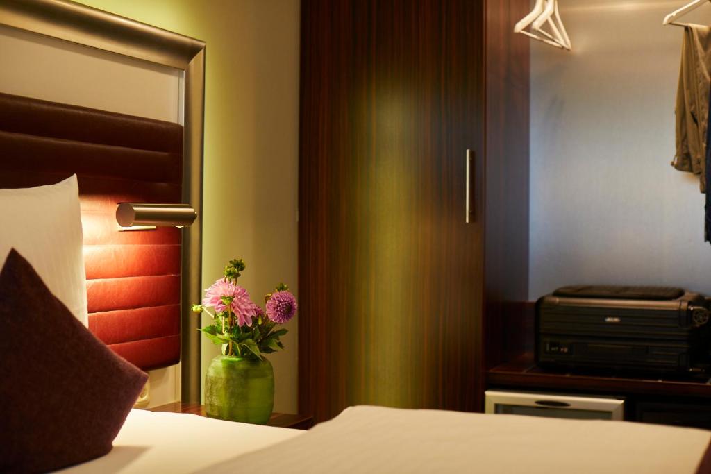 Postel nebo postele na pokoji v ubytování Hotel Metropol by Maier Privathotels