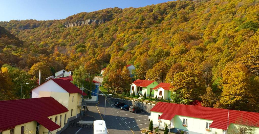 Nespecifikovaný výhled na hory nebo výhled na hory při pohledu z hotelu