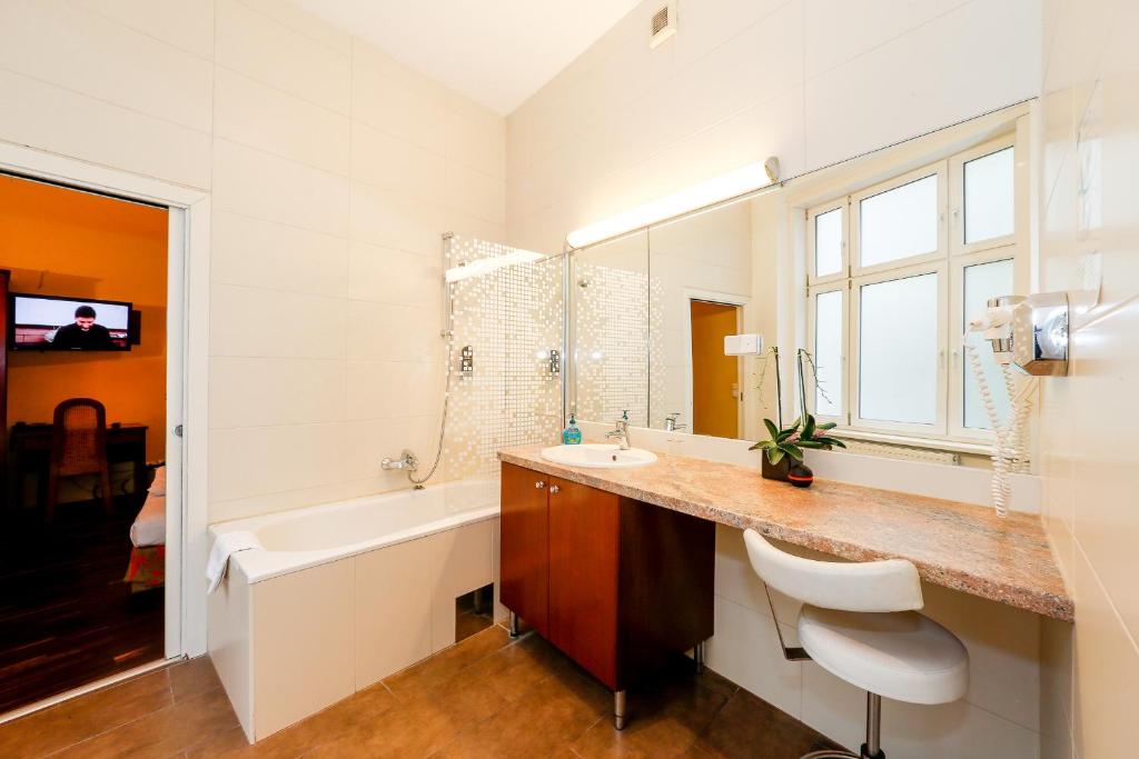 Timeout City Hotel, 5 min to city center, Self Check In - Resim 14