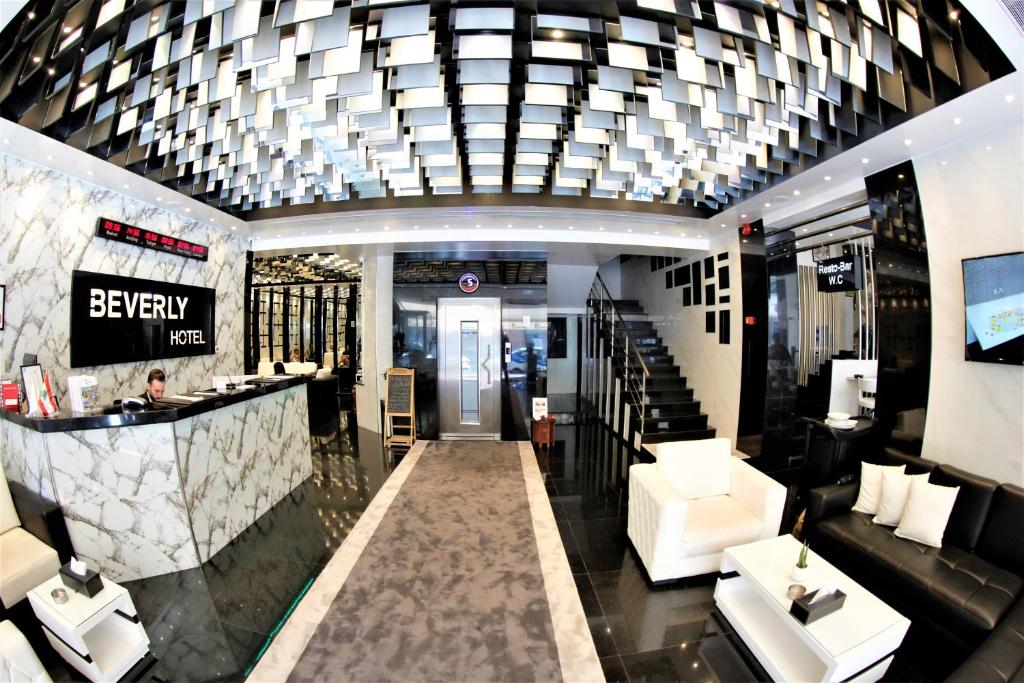 TV a/nebo společenská místnost v ubytování Beverly Hotel Beirut