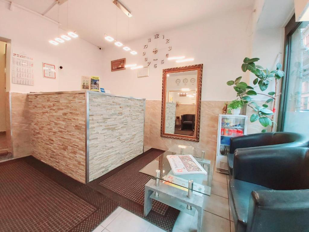 TV a/nebo společenská místnost v ubytování Angel Hotel