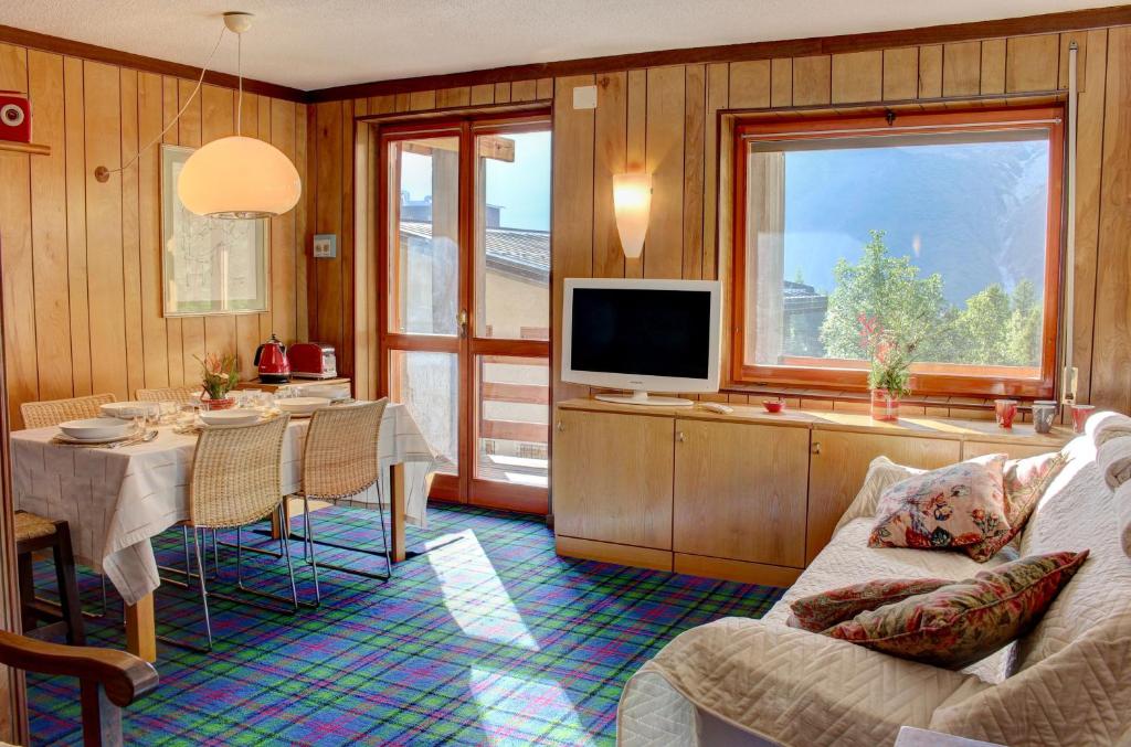 a living room with a couch and a table and a tv at Marcolski Home 2 in Breuil-Cervinia