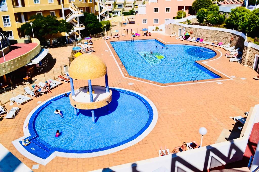 The swimming pool at or close to Apartment Orlando Wave