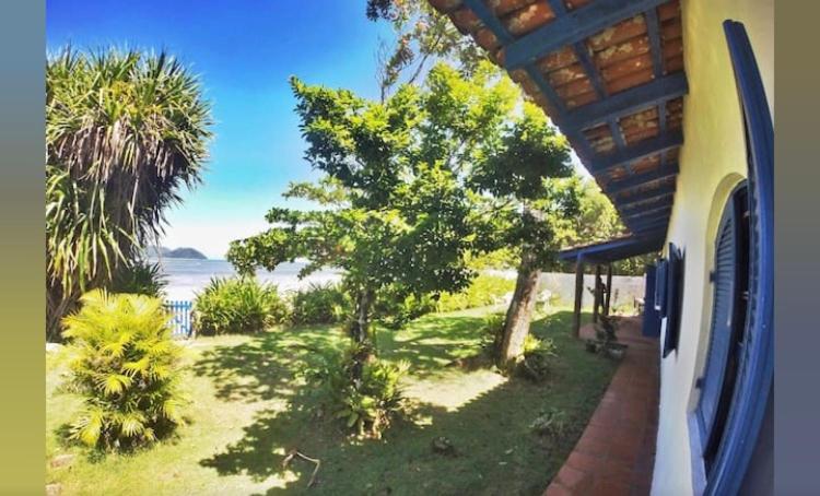  Suítes Pé na Areia