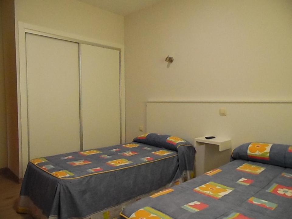 Hostal Arias - Twin Room With Private Bathroom