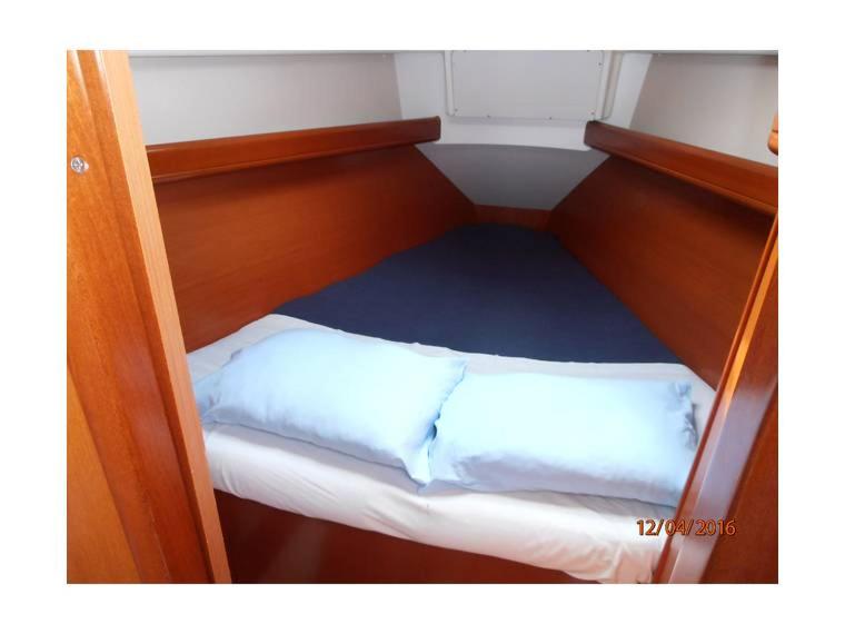Posteľ alebo postele v izbe v ubytovaní Cruising Boat for up to 6 people in MASNOU