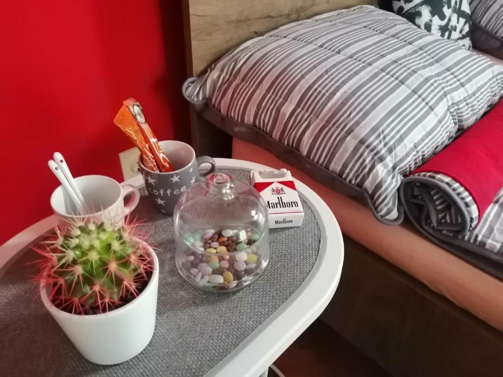 Makanan di atau berdekatan apartmen