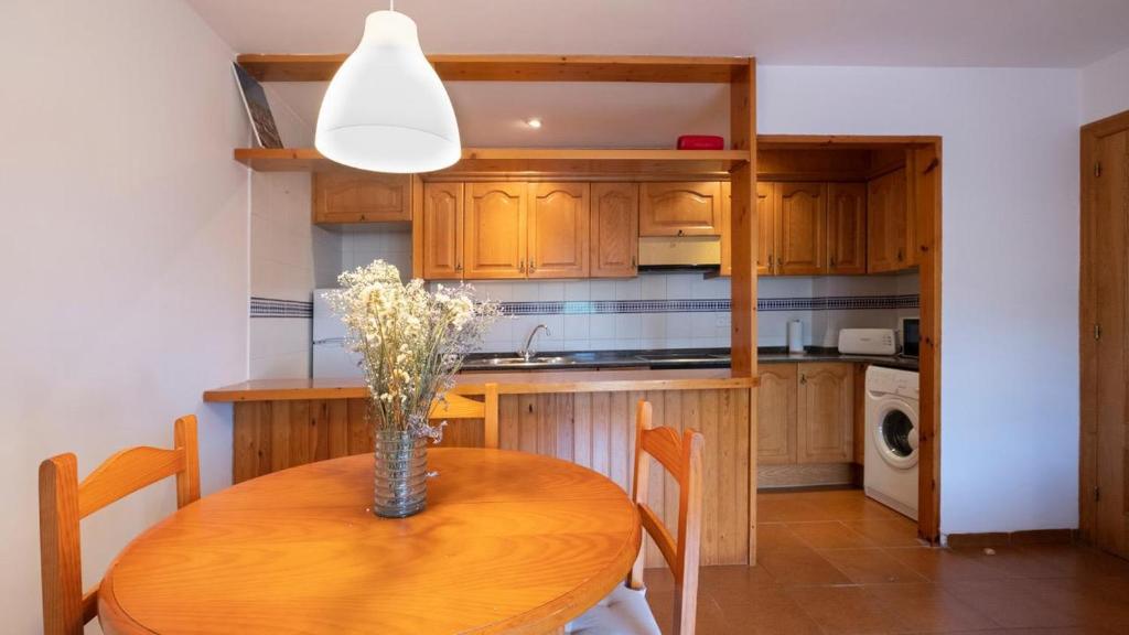 A kitchen or kitchenette at La Era de Navarri - Bonansa