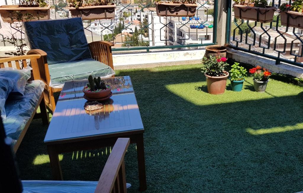 F1 avec terrasse aux Géraniums - Housity