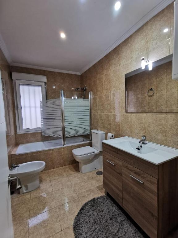 A bathroom at Casa Coqueta y confortable en Oviedo