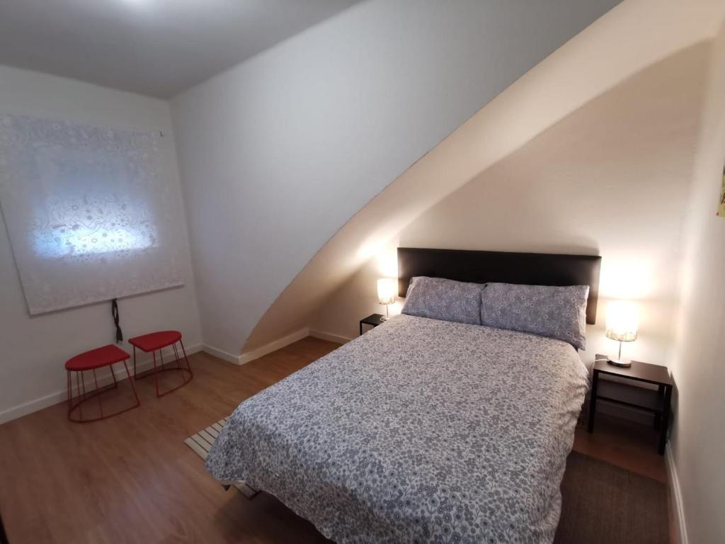 A bed or beds in a room at Casa Coqueta y confortable en Oviedo