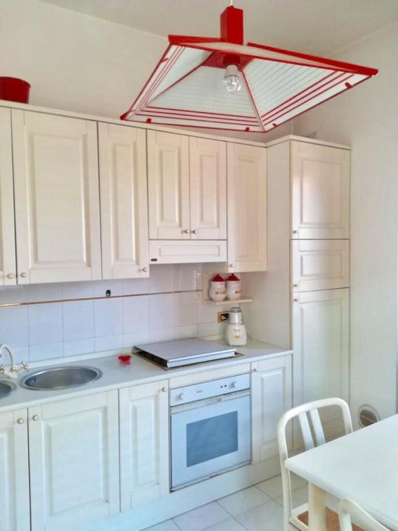 Kuchyňa alebo kuchynka v ubytovaní Smile House Castelbuono