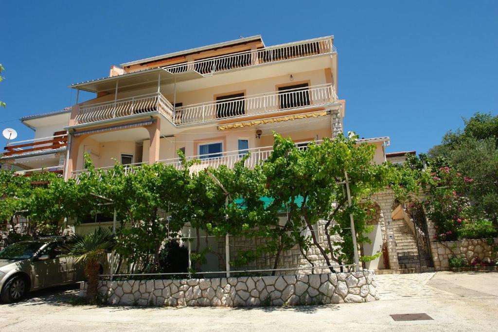 a building with a car parked in front of it at Apartments Matilda in Dramalj