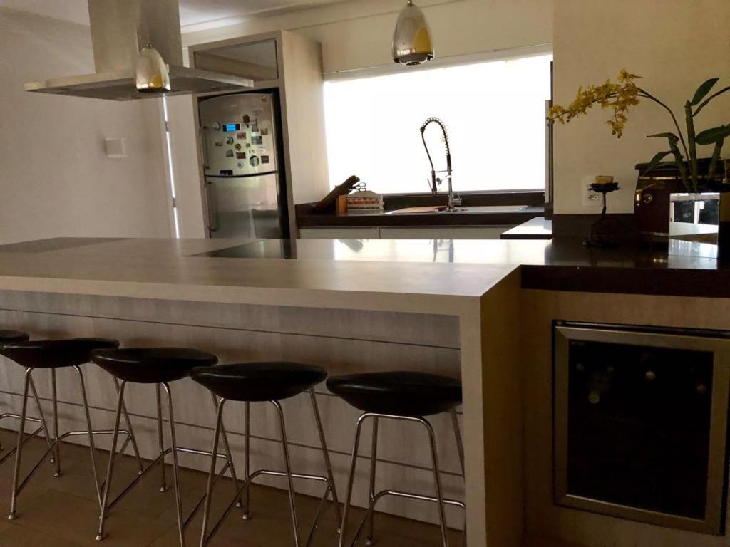  Linda casa 4 quartos no melhor bairro de Floripa