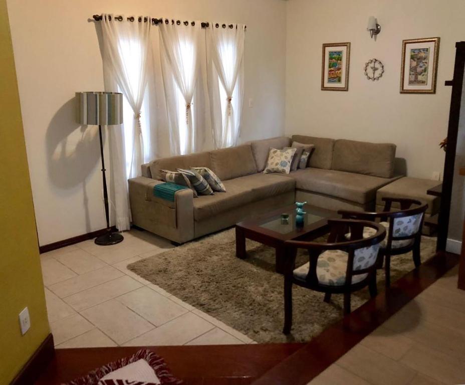  Linda casa 4 quartos no melhor bairro de Floripa