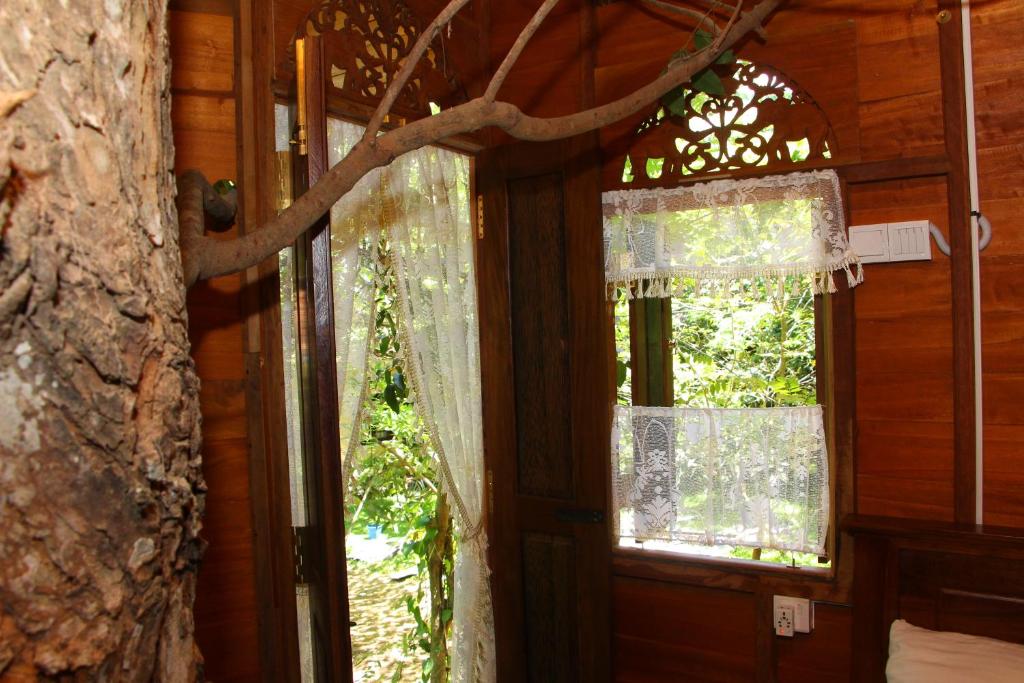 Zahrada ubytování Tree House-Midigama