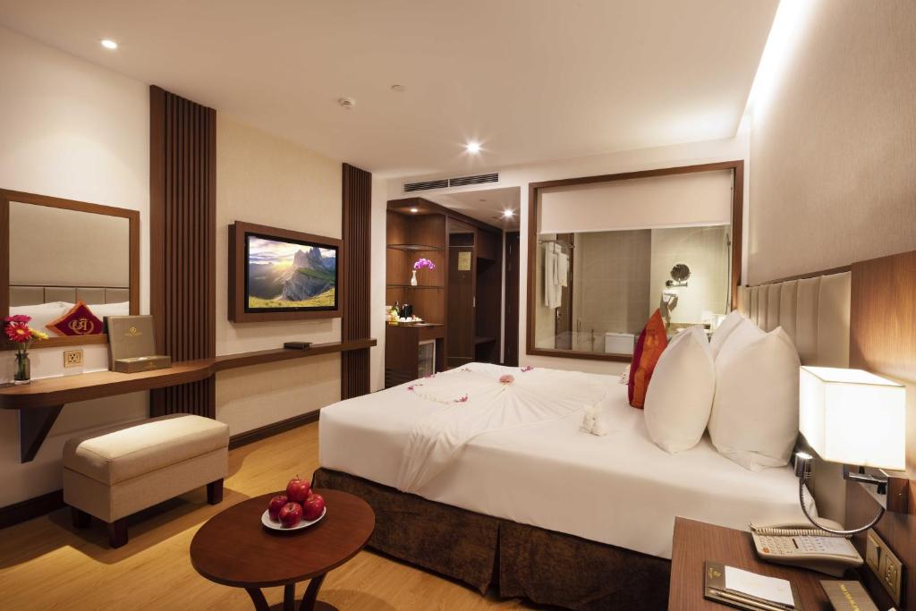 Phòng Grand Deluxe Có Ban Công Nhìn Ra Một Góc Biển