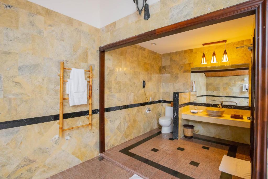 Boong ga lô Diamond nhìn ra vườn.
