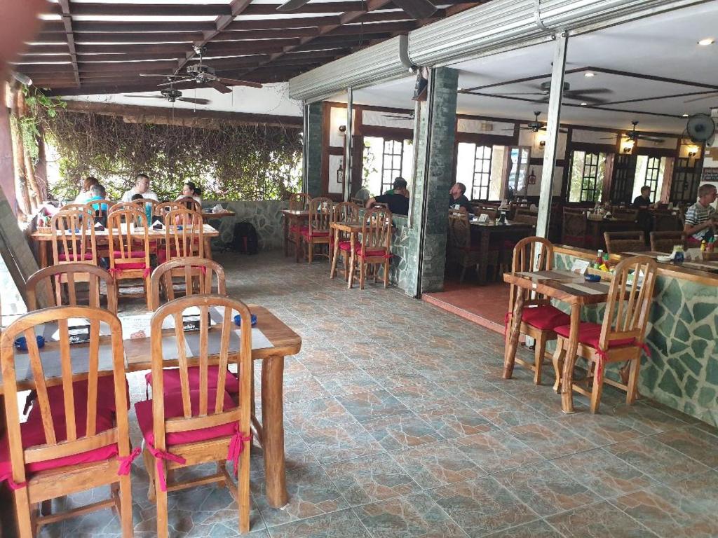 Restaurace v ubytování TipTop Hotel, Resto and Delishop