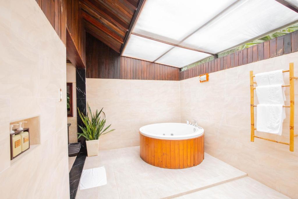 Bungalow với Bể sục và Tầm nhìn ra Biển