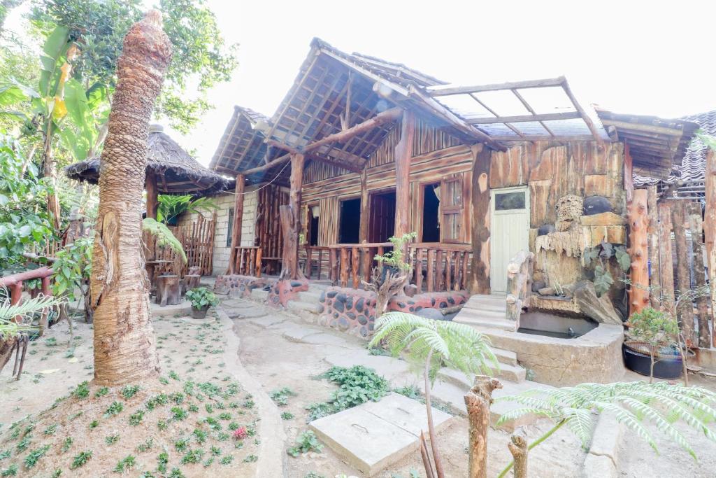 Gallery image of Larasati Homestay in Kalirejo