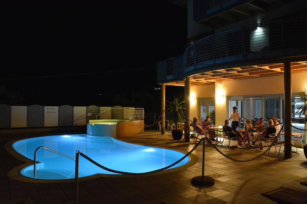 Bazén v ubytování Ecohotel Primavera nebo v jeho okolí