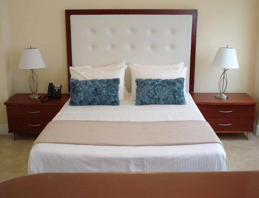 Postel nebo postele na pokoji v ubytování Westover Arms Hotel