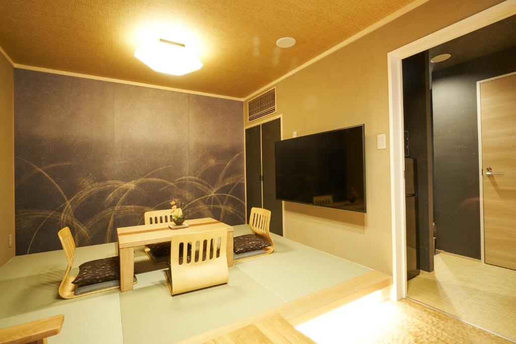 TV a/nebo společenská místnost v ubytování SHIKI Seasonal Colors Kanazawa