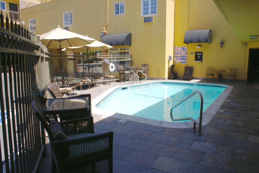 Napa Valley Hotel & Suites photo