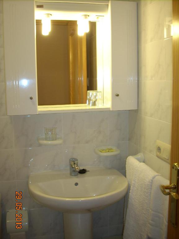 Hostal Vadama - Standard Single Room With Shower