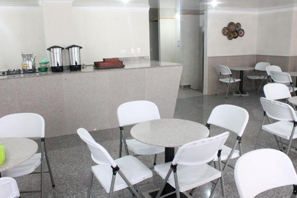 Příslušenství pro přípravu čaje a kávy v ubytování Hoteles Bogotá Inn Lago Chico Zona Rosa