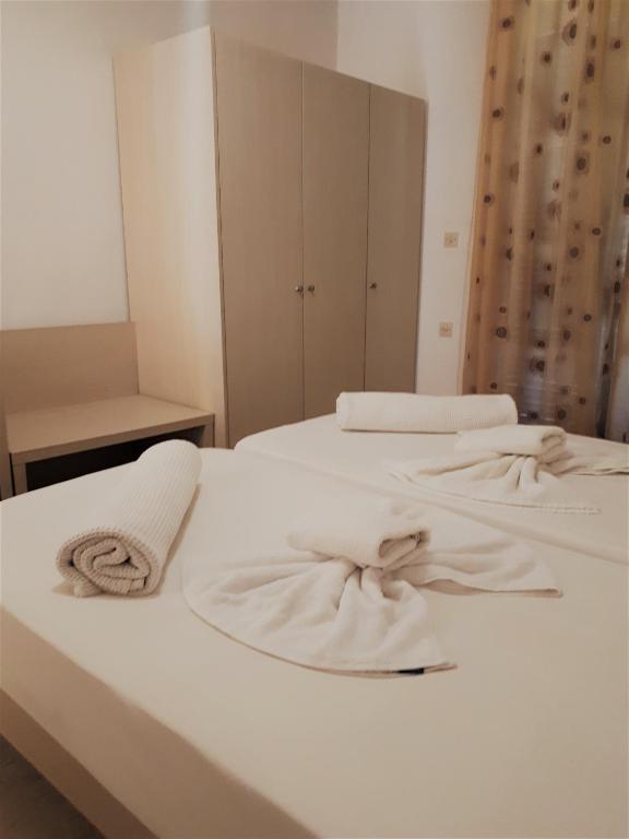 A bed or beds in a room at Sophie Studios