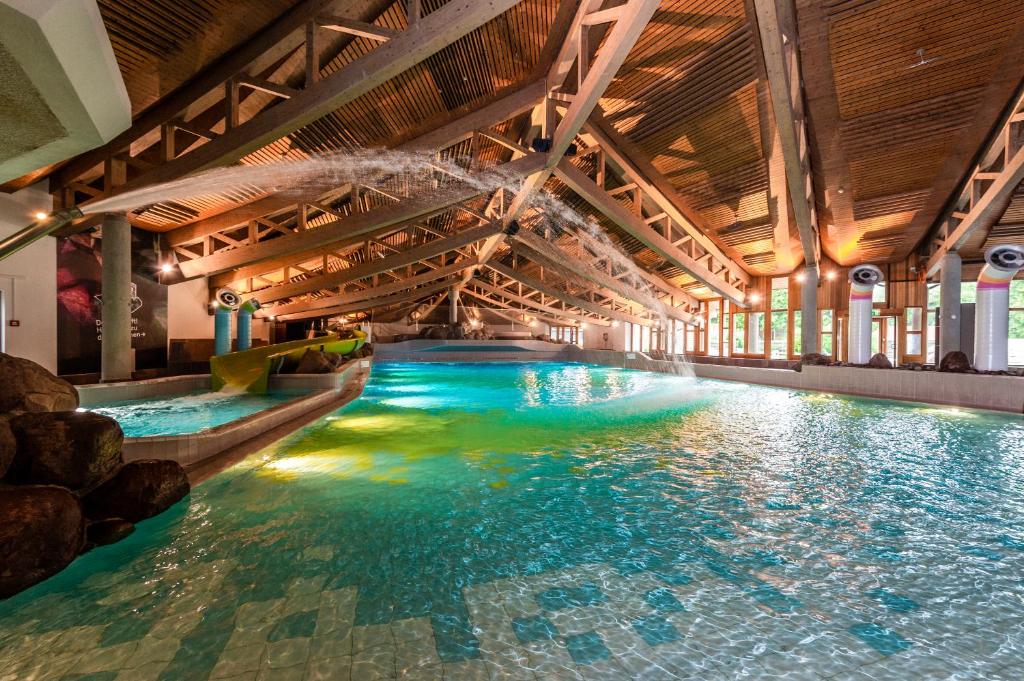 Bazén v ubytování Revier Hotel Säntispark nebo v jeho okolí