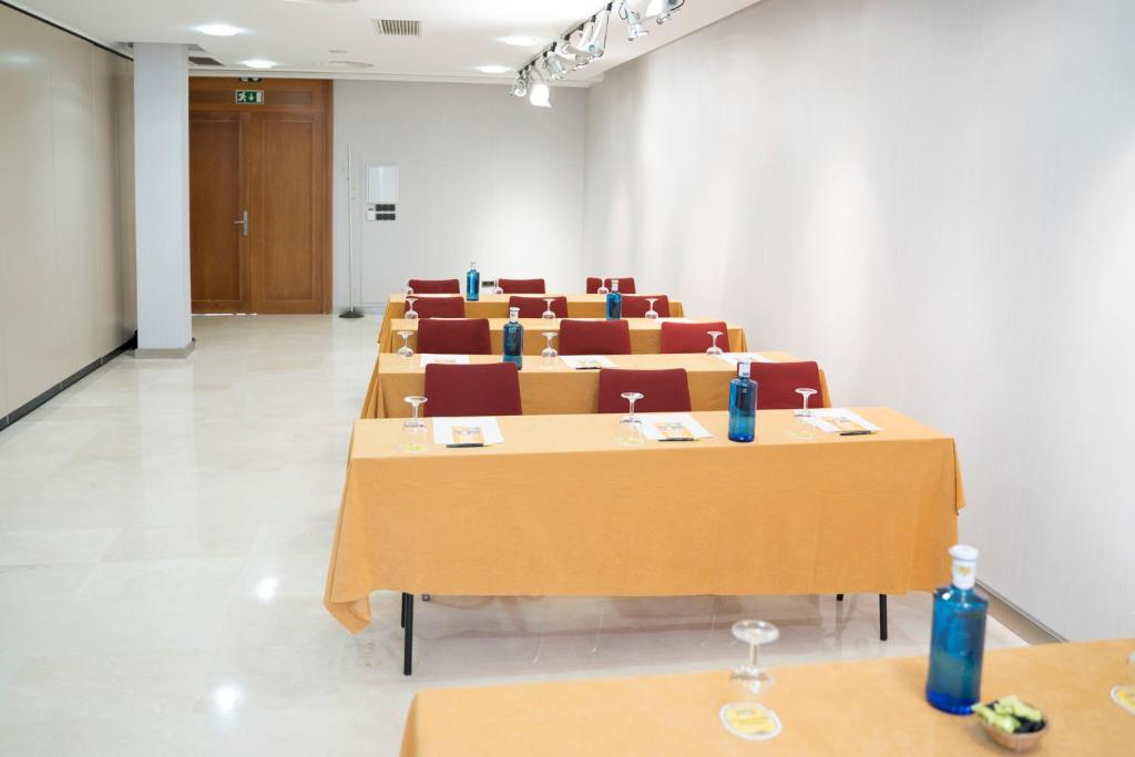 Konferenčné priestory v ubytovaní Hotel Sercotel Tres Luces