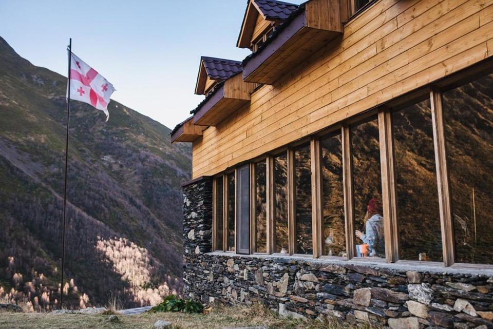 Nespecifikovaný výhled na hory nebo výhled na hory při pohledu z hotelu