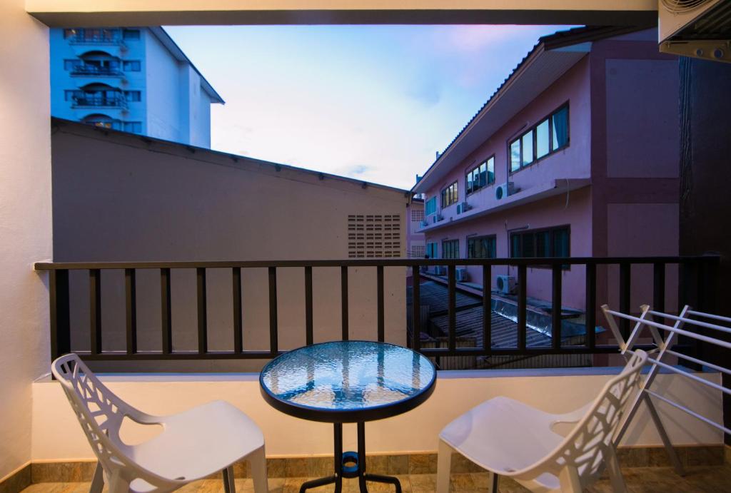 Balkón nebo terasa v ubytování Nalanta Hotel Pattaya