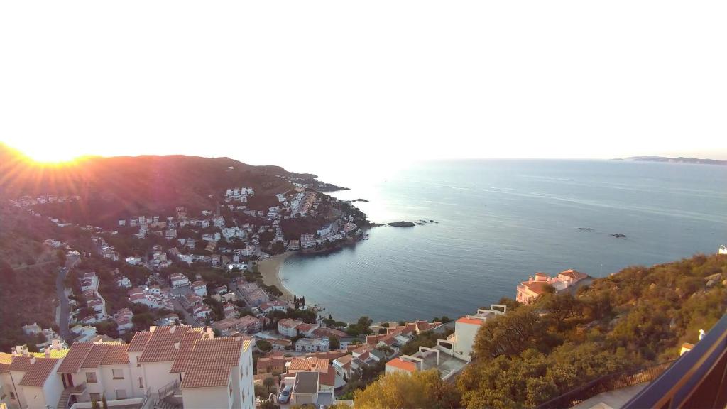 Impresionantes vistas del mar en Roses, Canyelles, Roses ...