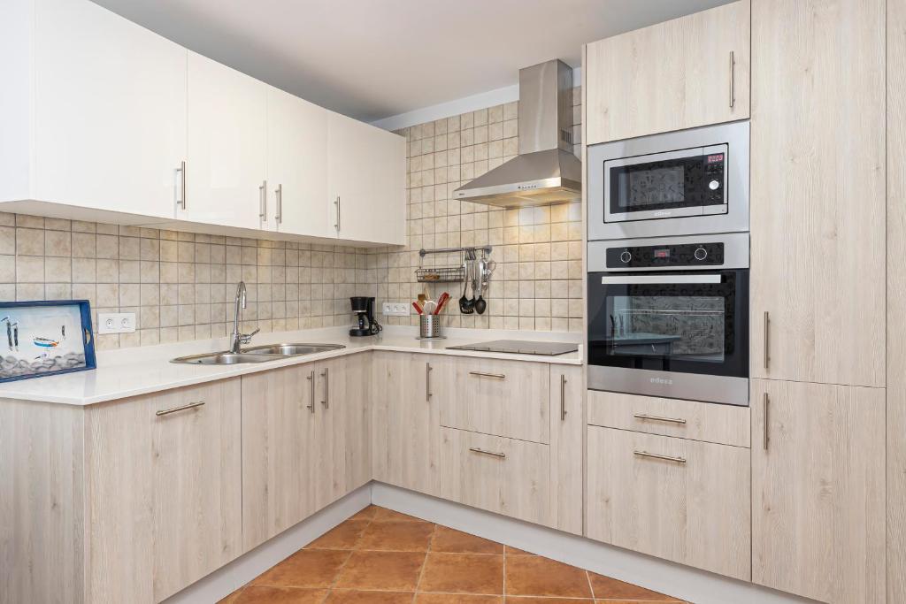 Kuchyň nebo kuchyňský kout v ubytování Famara House 12