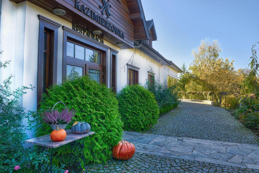 Vonkajšia záhrada v ubytovaní Hotel Kazimierzówka