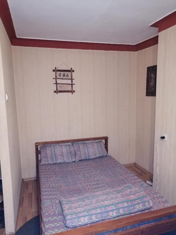 a bedroom with a bed in a room at Пастера in Dnipro