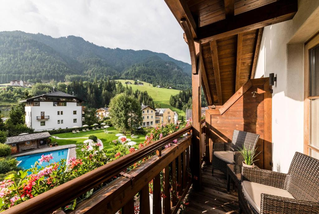 Nespecifikovaný výhled na hory nebo výhled na hory při pohledu z hotelu