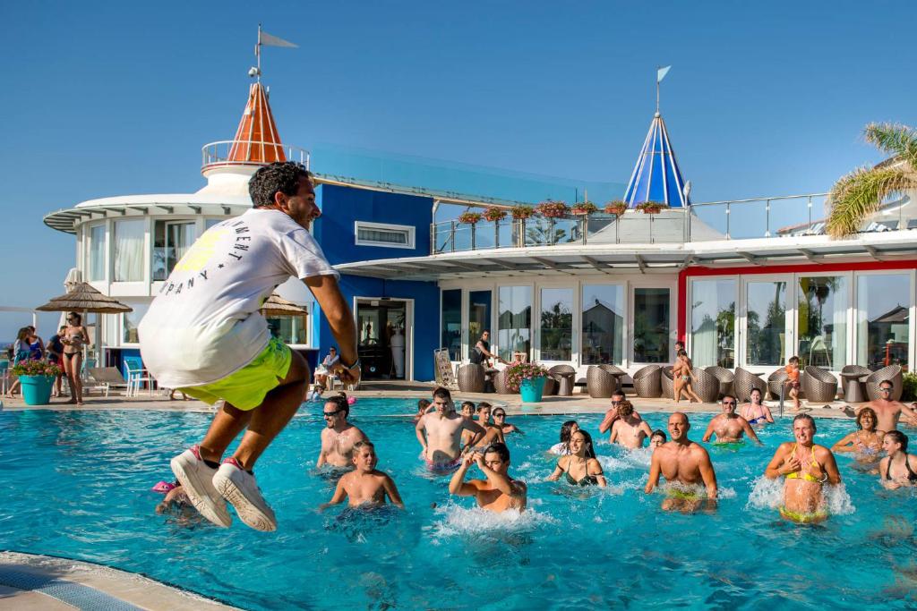 Bazén v ubytování Hotel Villaggio Stromboli nebo v jeho okolí