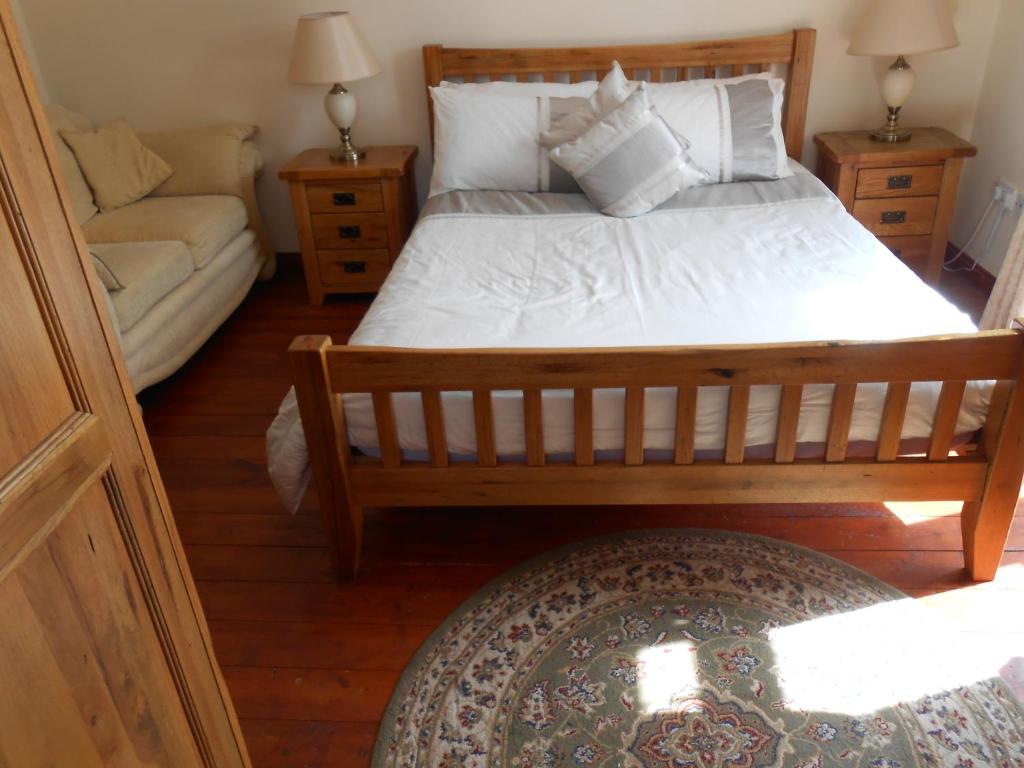 Postel nebo postele na pokoji v ubytování Birchdale House B&B